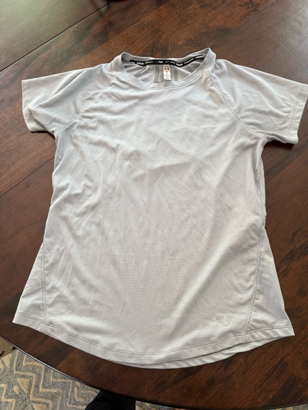 Under Armour Women’s Light Gray Short Sleeve Performance Tee small